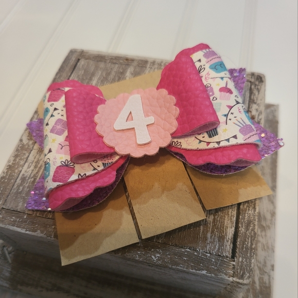 accessories-nwt-birthday-cake-age-4-faux-pink-leather-bow-with-clip